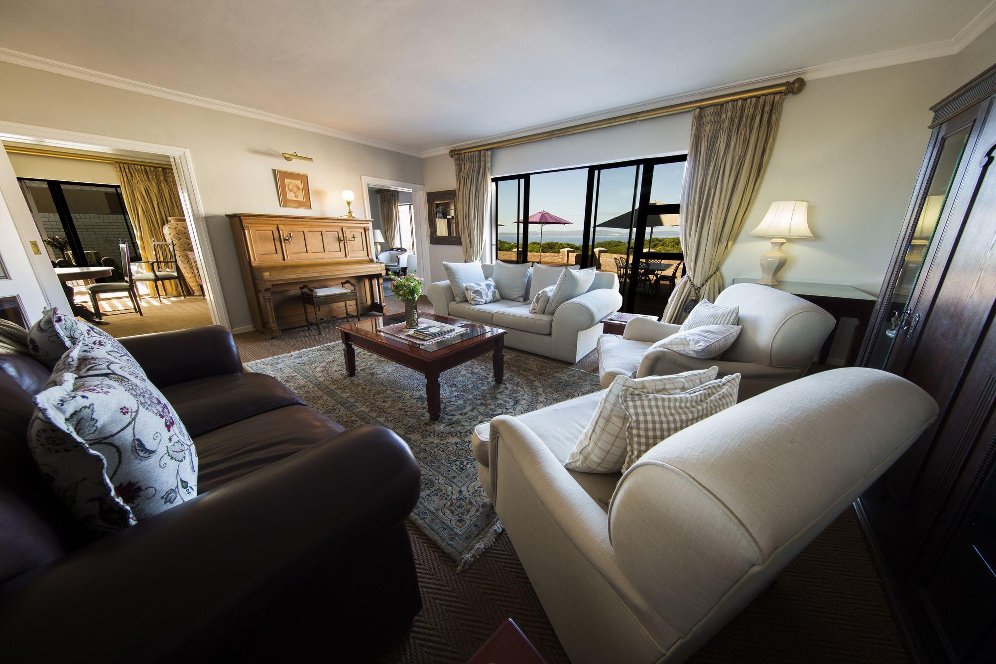 The Whale'S Tale Guesthouse Херманус Экстерьер фото