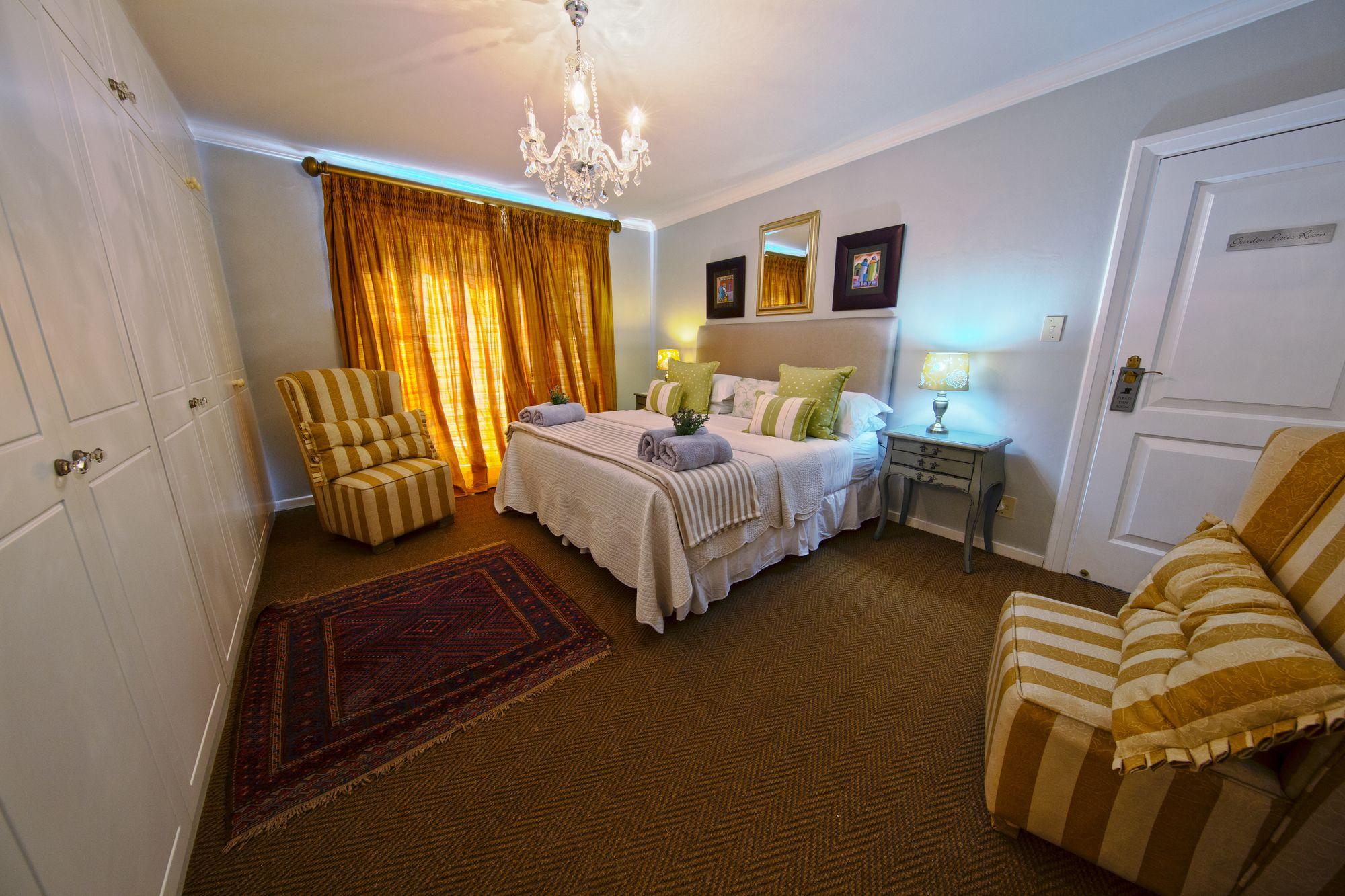 The Whale'S Tale Guesthouse Херманус Экстерьер фото