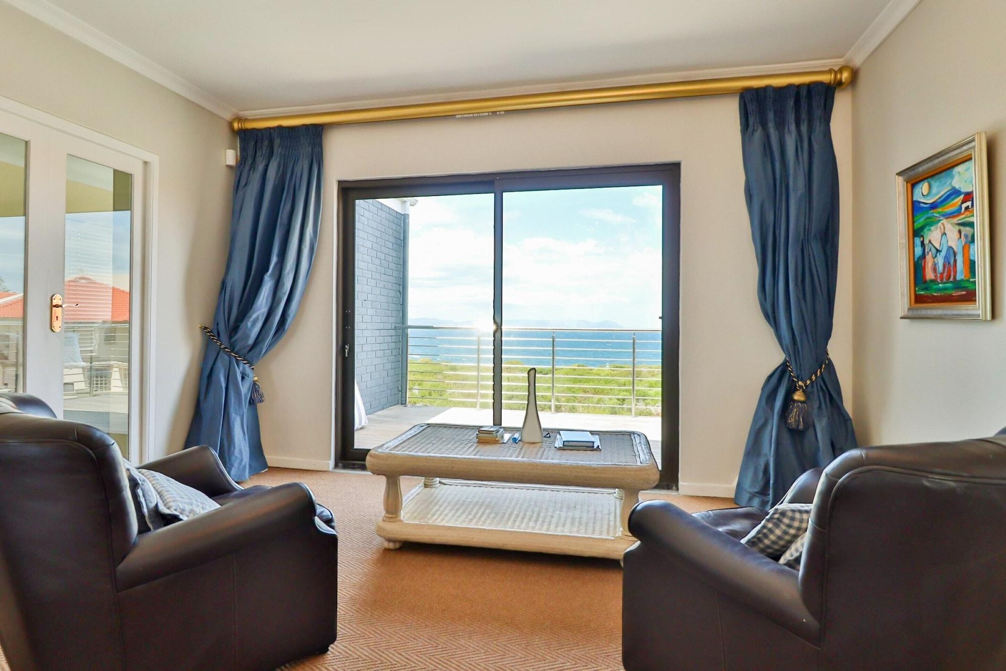 The Whale'S Tale Guesthouse Херманус Экстерьер фото