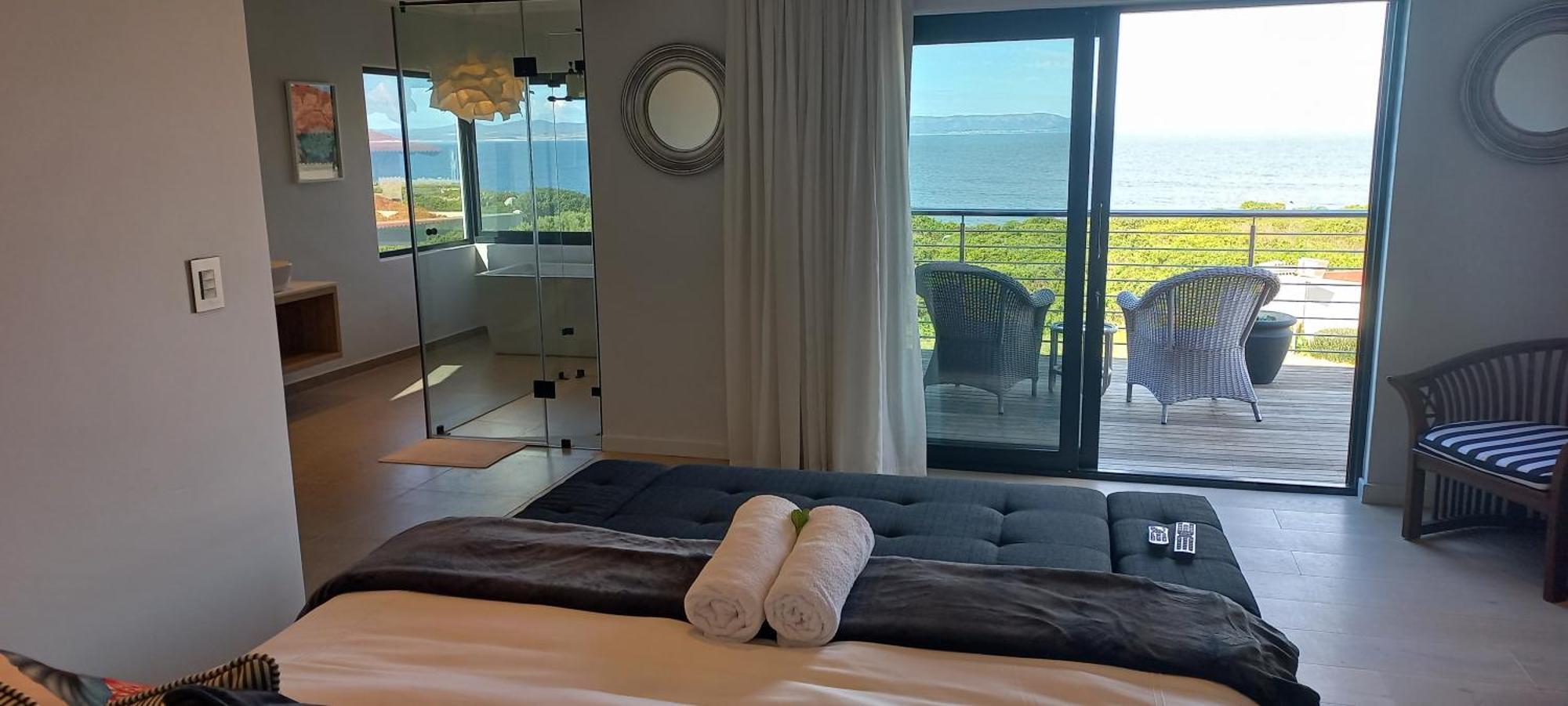 The Whale'S Tale Guesthouse Херманус Экстерьер фото